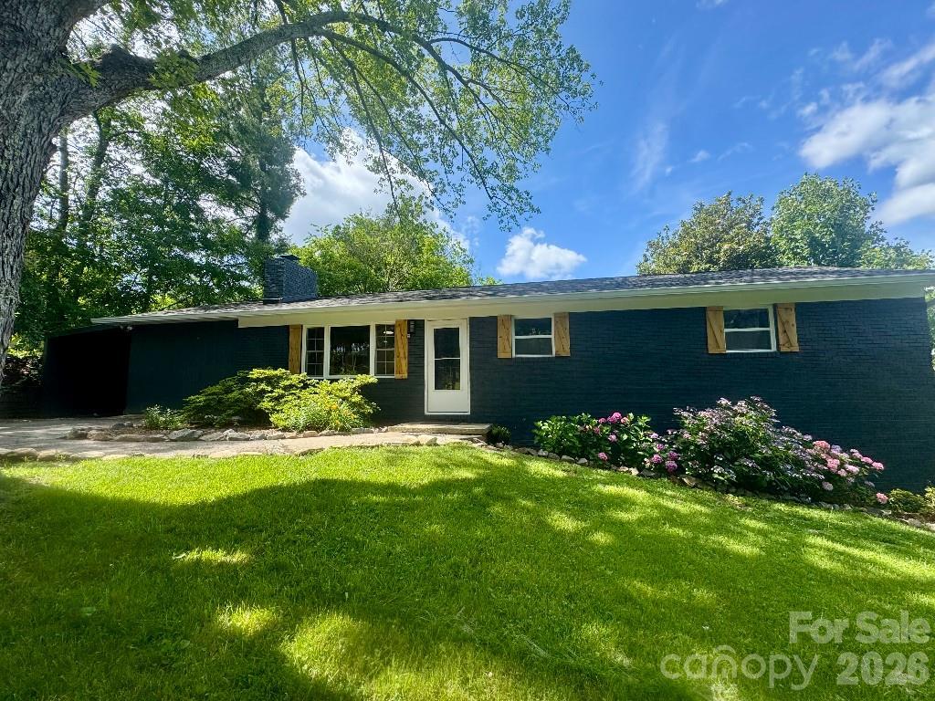28 Pine Ln., Asheville, NC 28806