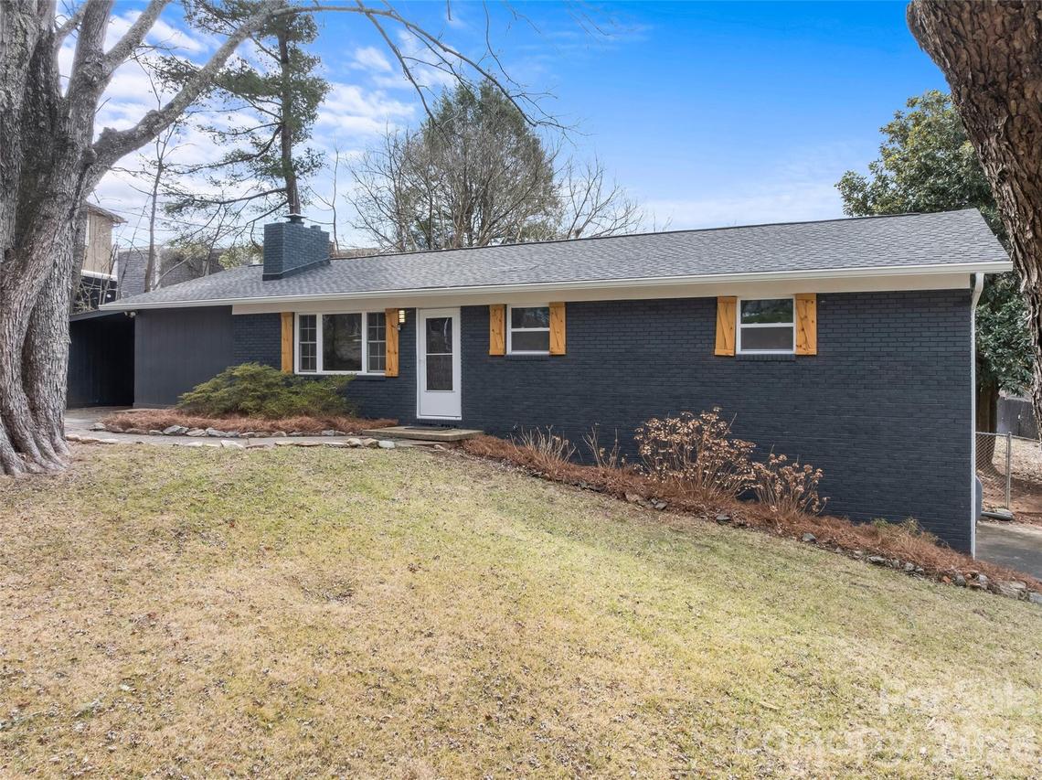 28 Pine Ln., Asheville, NC 28806