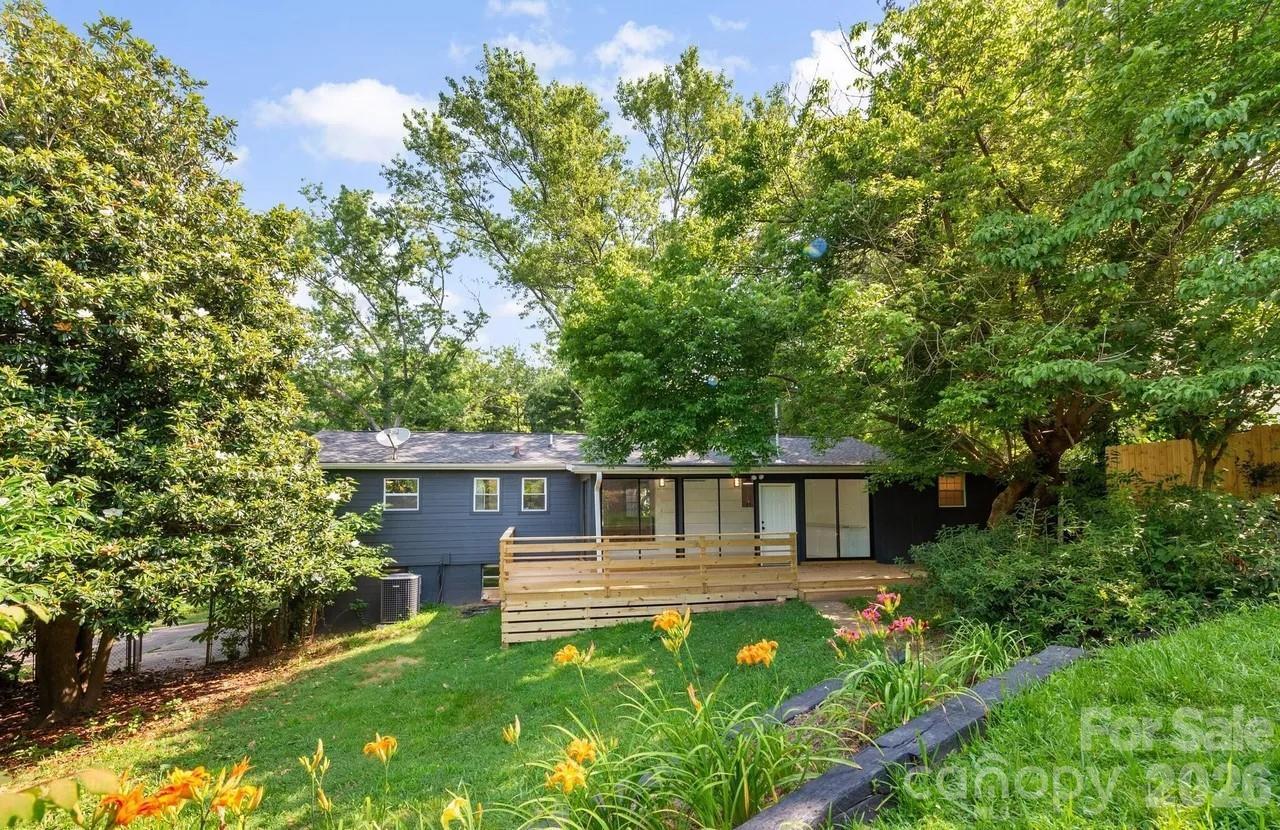 28 Pine Ln., Asheville, NC 28806