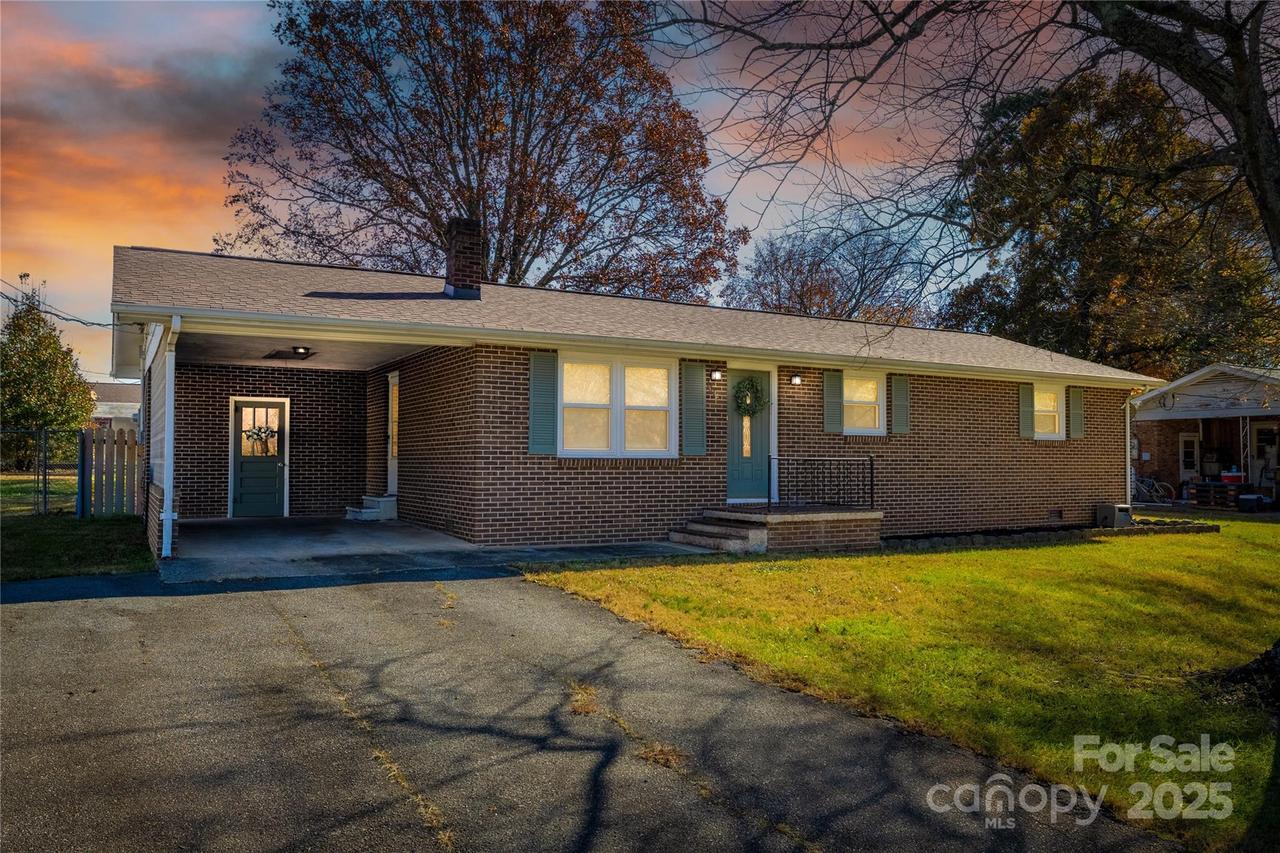 1046 22nd St., Hickory, NC 28601