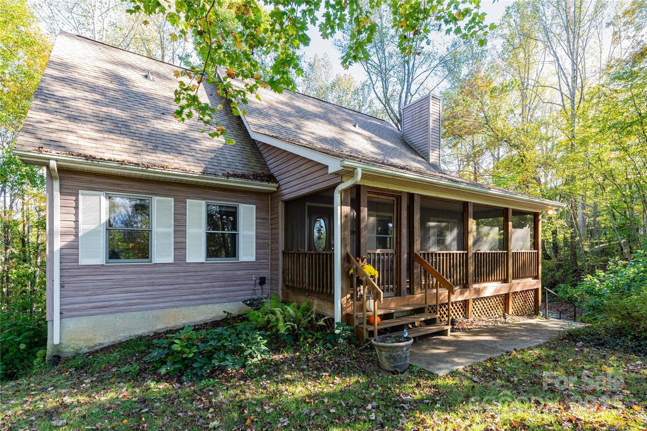 114 Courtney Ln., Candler, NC 28715