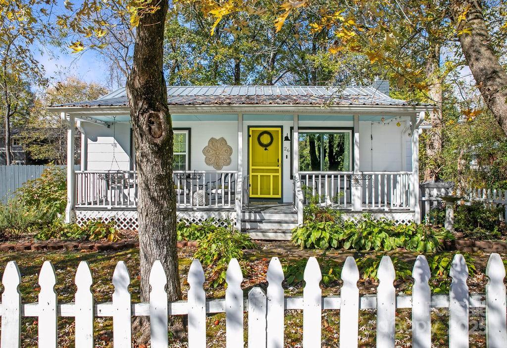 26 Duckworth Ave., Brevard, NC 28712