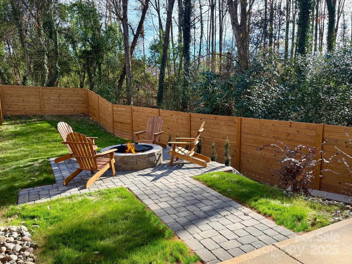 4121 Sarah Dr., Charlotte, NC 28217