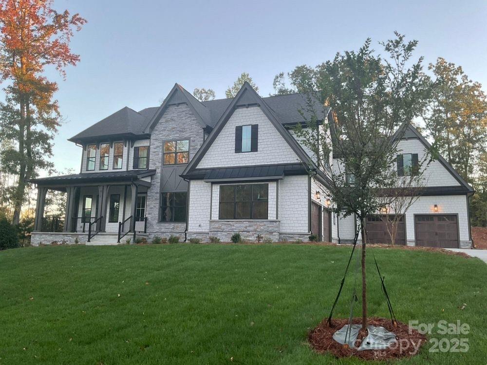 817 Lake Forest Dr., Belmont, NC 28012