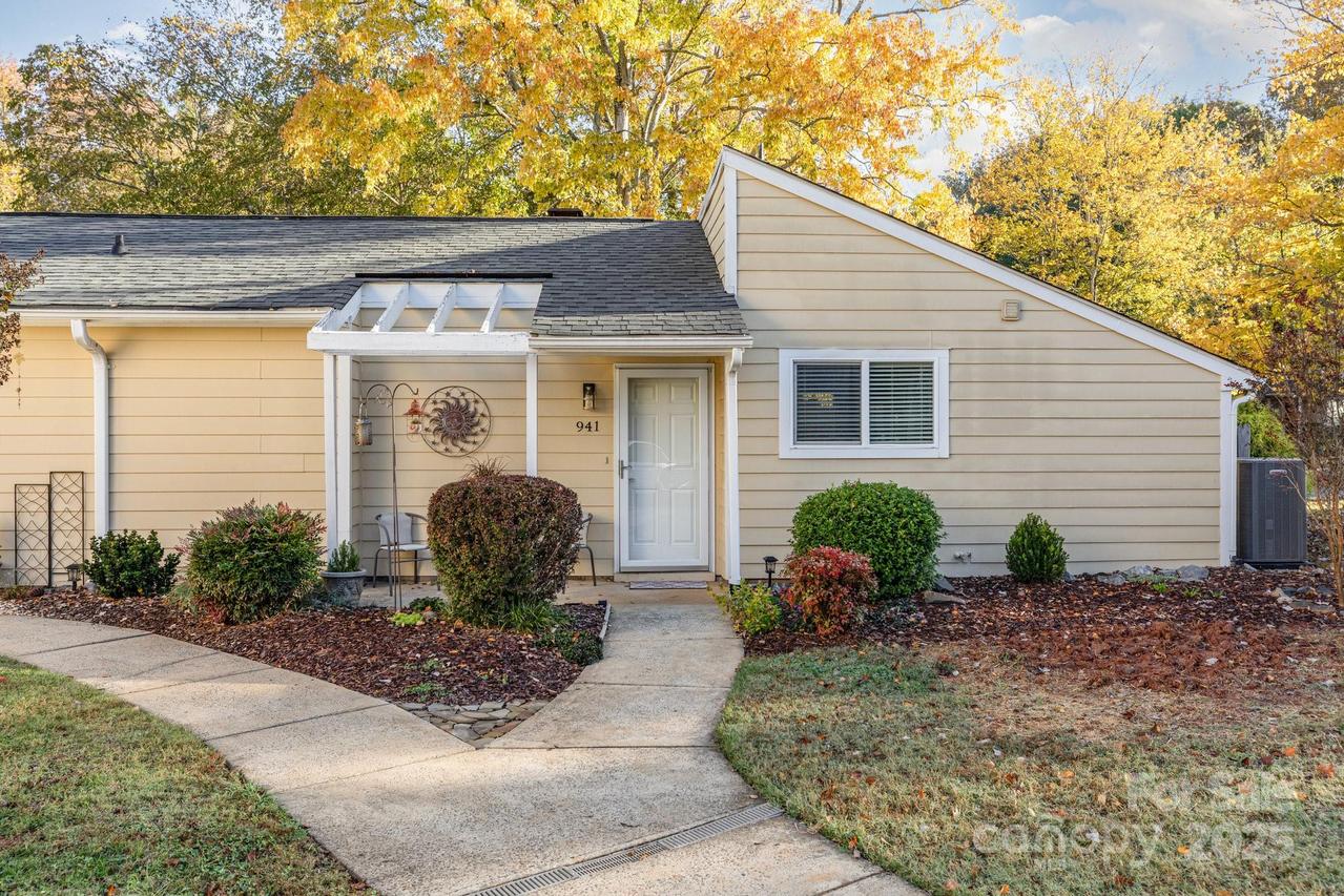 941 Sardis Cove Dr., Charlotte, NC 28270