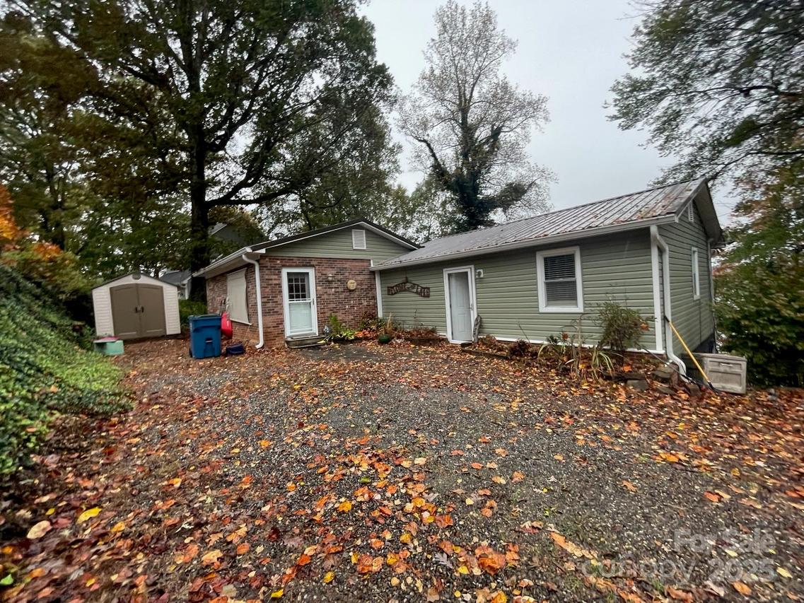 6604 Harbor Ln., Conover, NC 28613