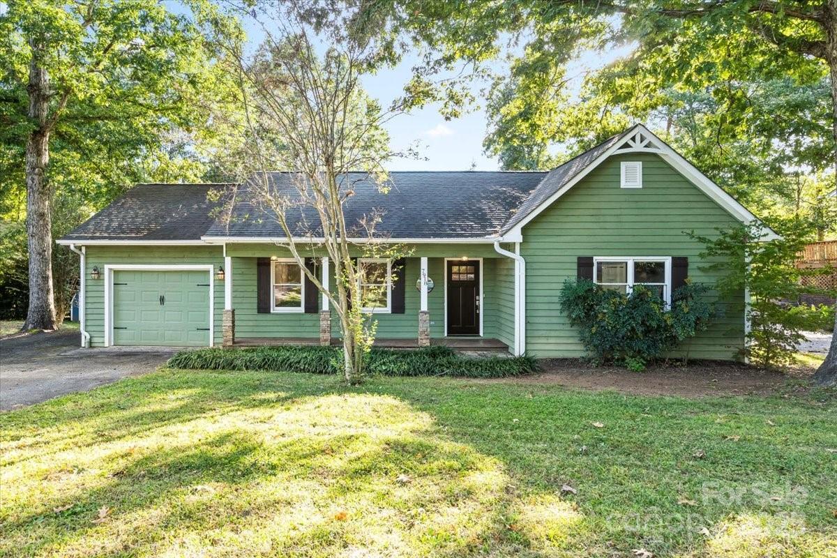 7918 Sarah Dr., Denver, NC 28037