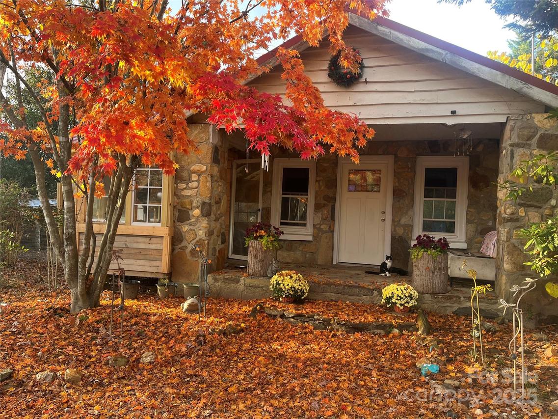 86 R And R Hyder Ln., Hendersonville, NC 28792