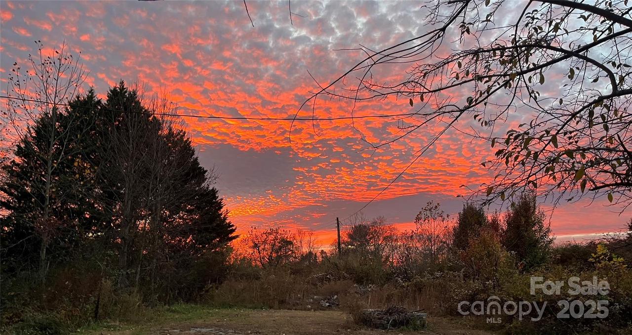 86 R And R Hyder Ln., Hendersonville, NC 28792