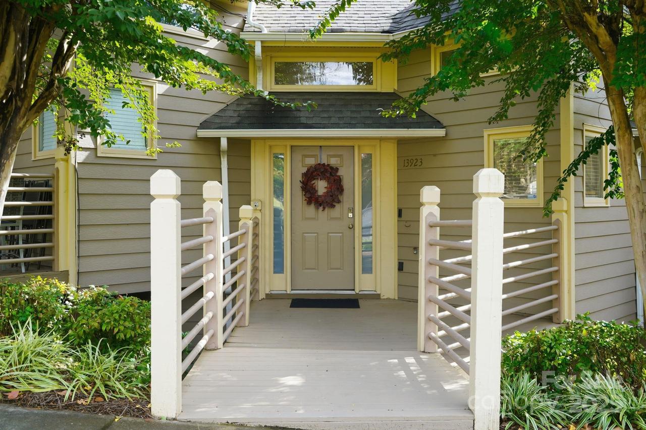 13923 Queens Harbor Rd., Charlotte, NC 28278