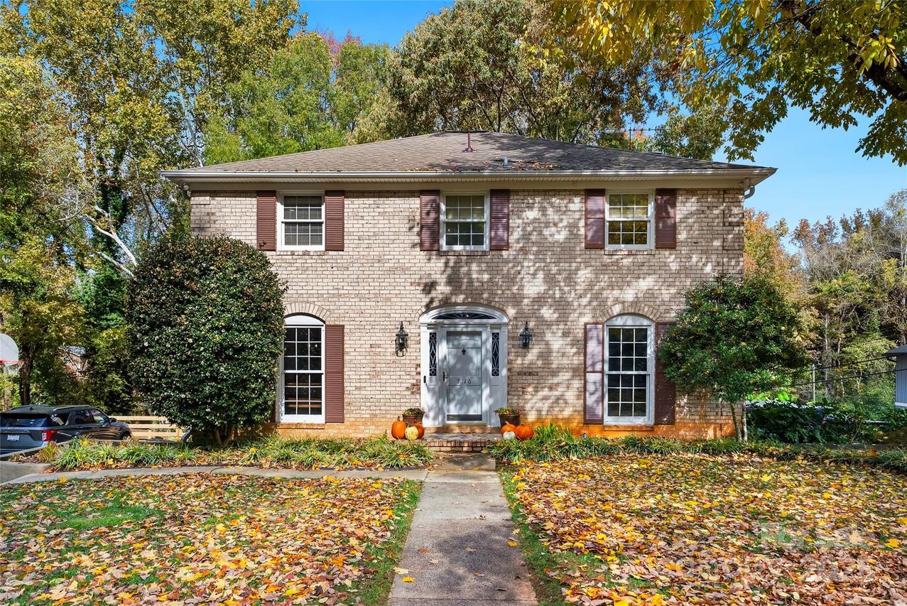 7116 Hollyhouse Dr., Charlotte, NC 28215