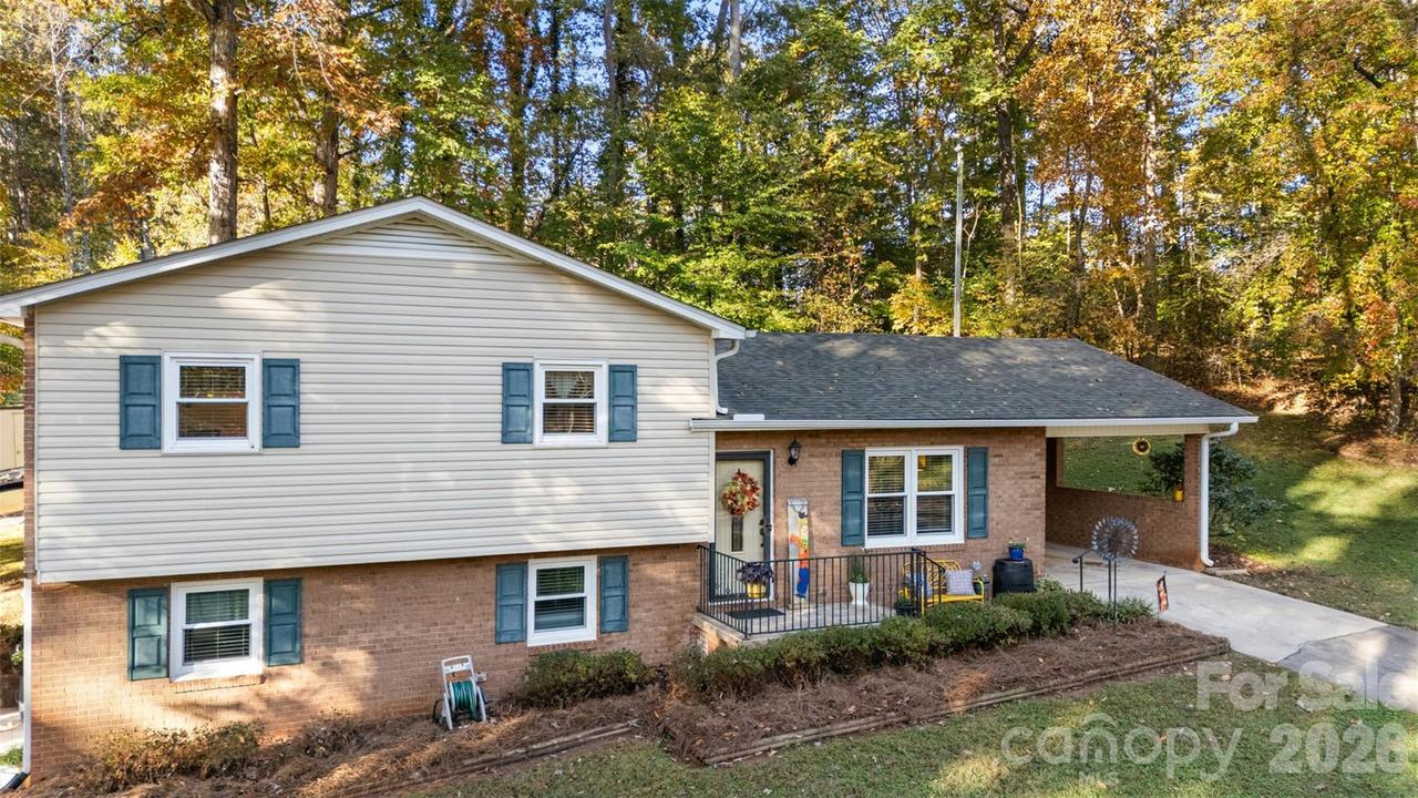 1711 Mccombs St., Newton, NC 28658