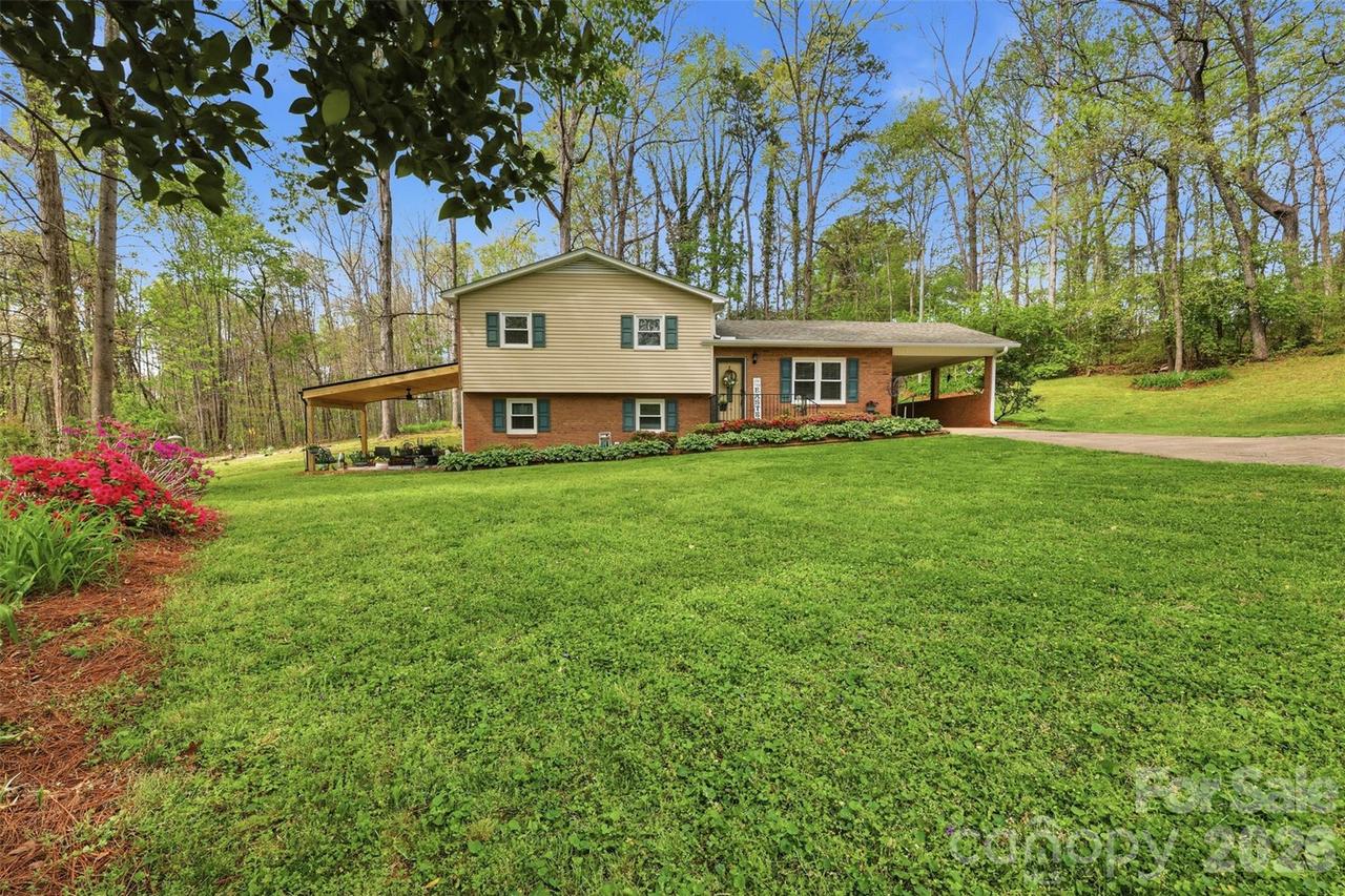 1711 Mccombs St., Newton, NC 28658