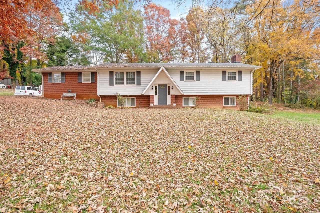 3010 7th Street Dr., Hickory, NC 28601