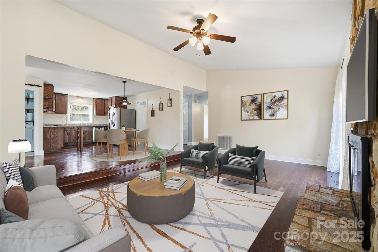 501 Vista Grande Cir., Charlotte, NC 28226