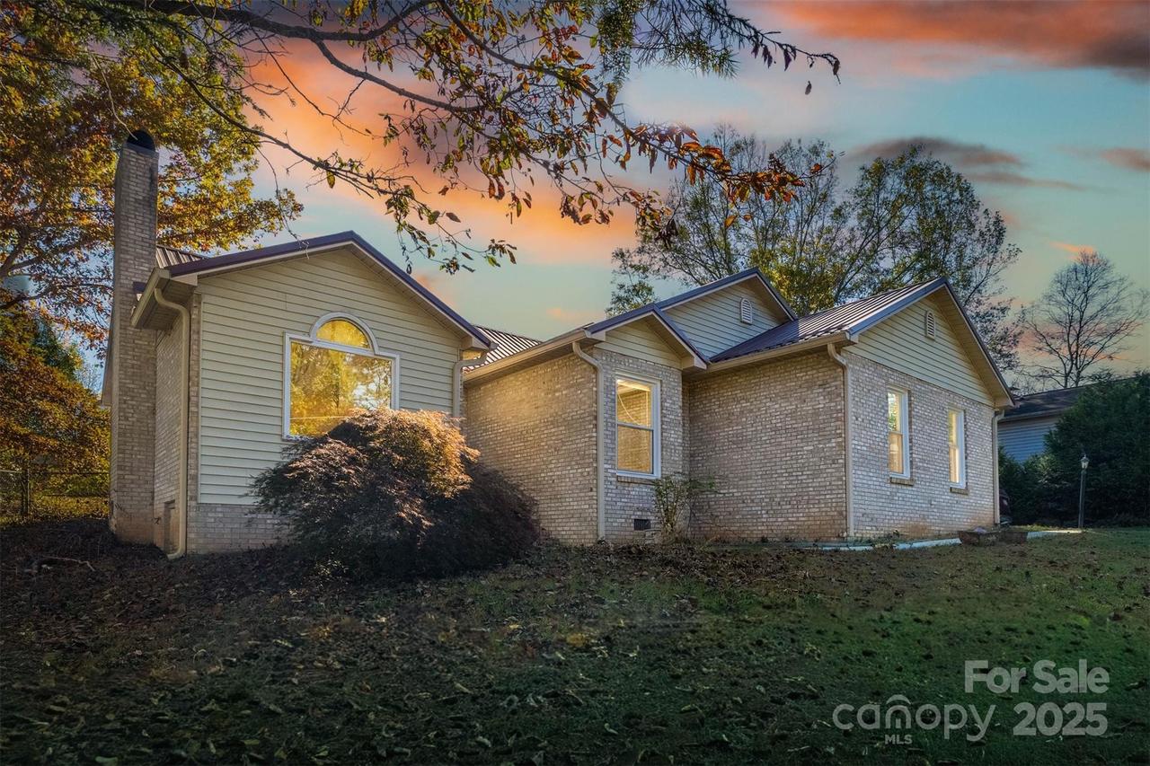 2693 Farmland Acres Rd., Morganton, NC 28655