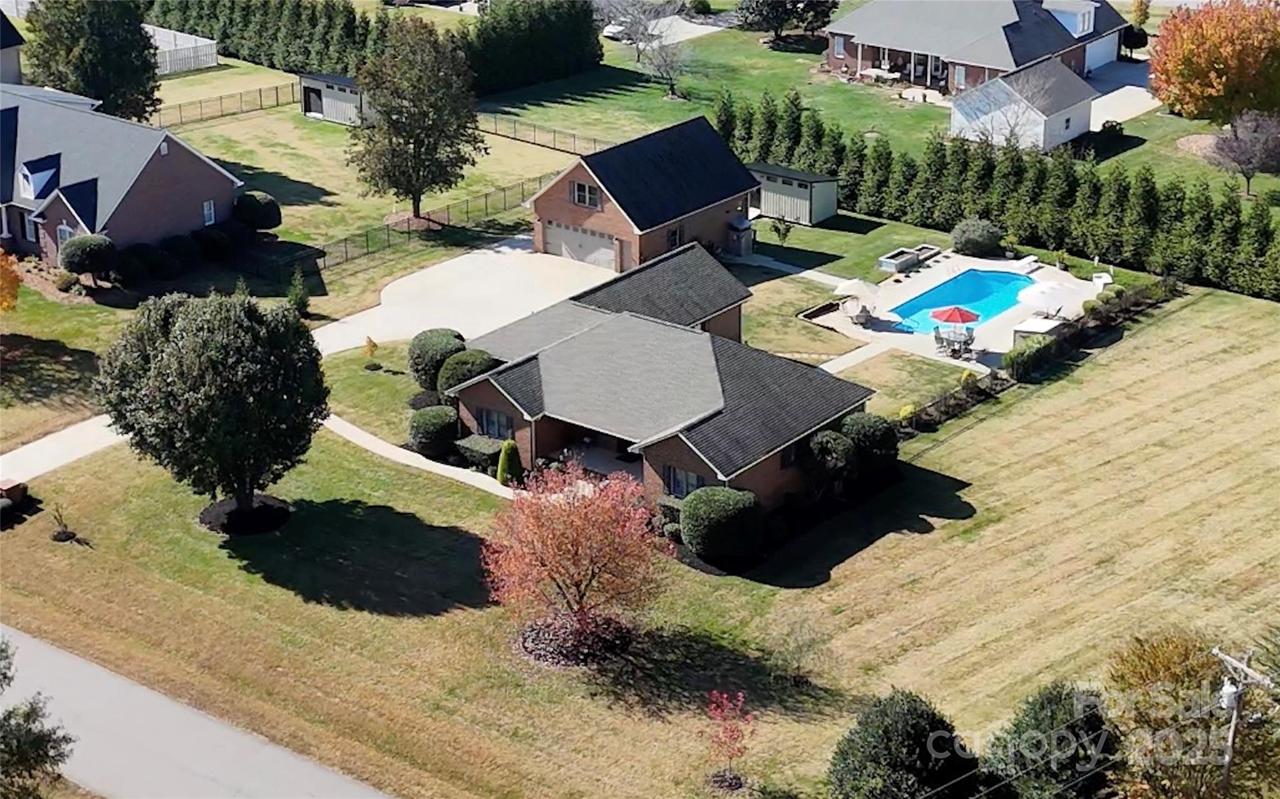 106 Seven Springs Loop #100, Statesville, NC 28625