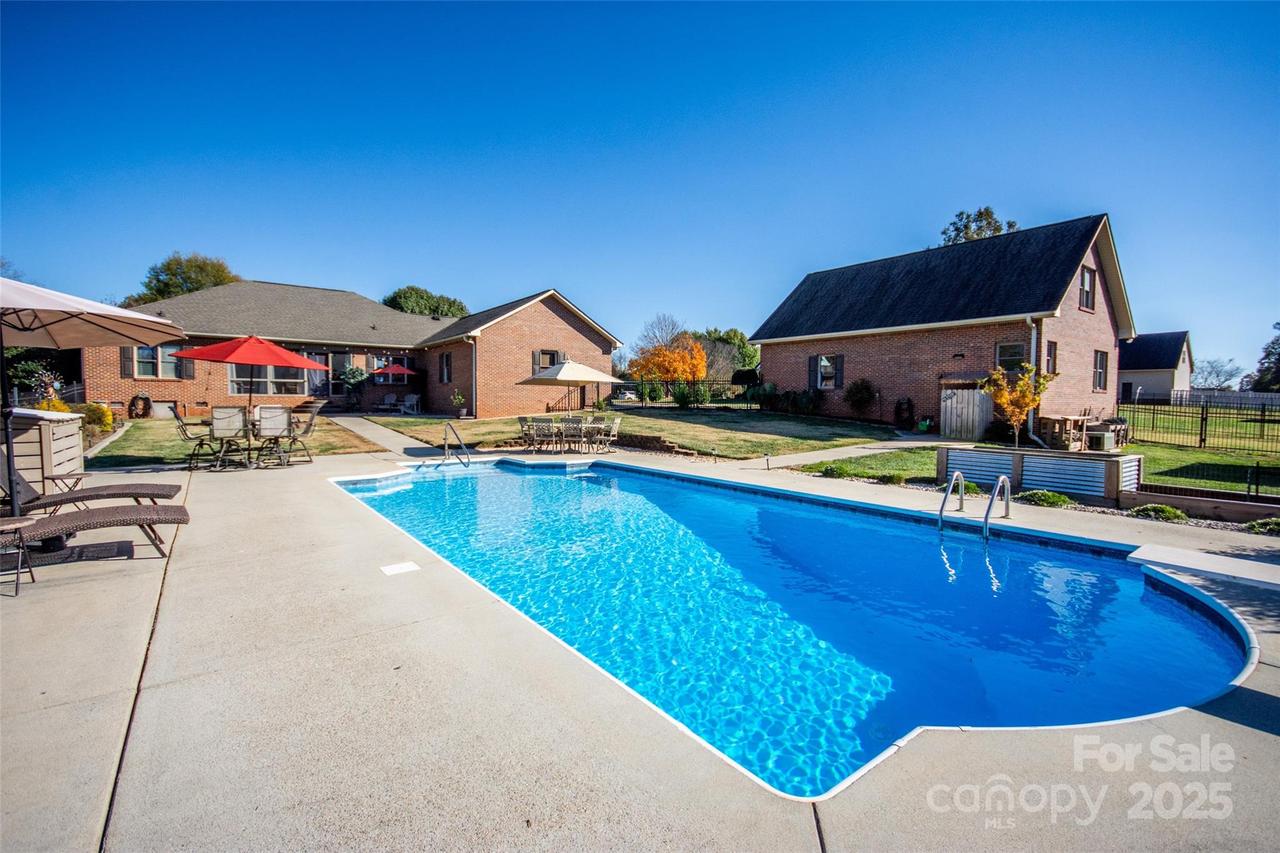 106 Seven Springs Loop #100, Statesville, NC 28625