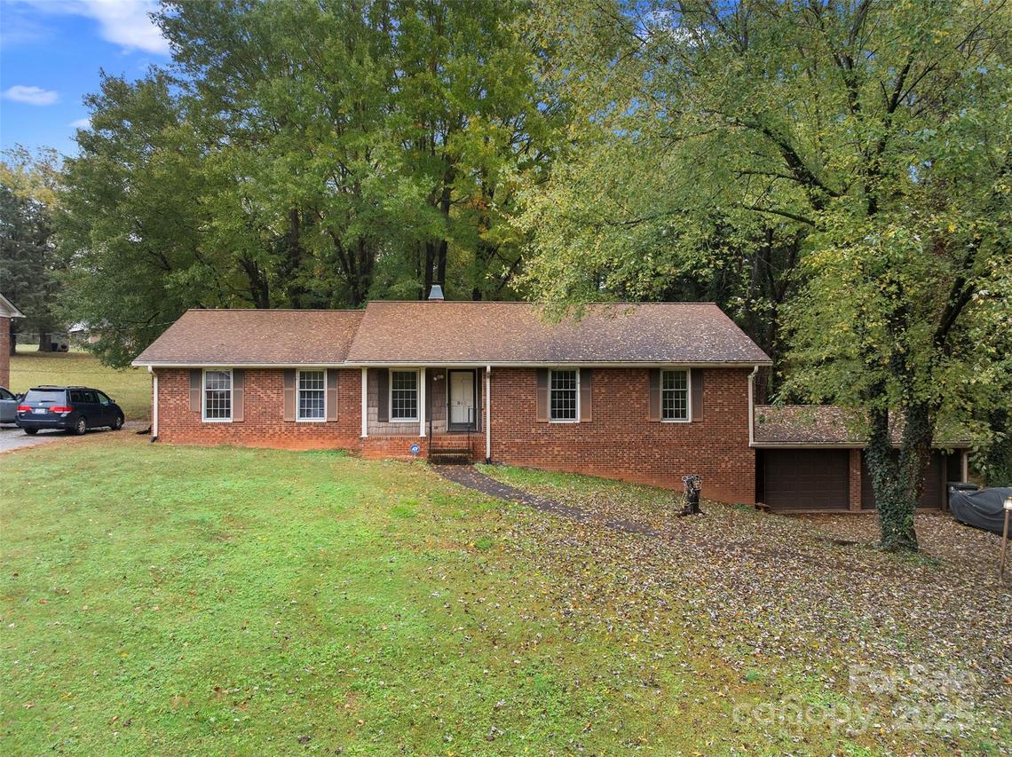 300 Bremen Dr., Lexington, NC 27295