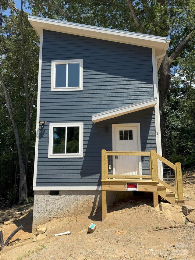 1 & 3 Freeport Ln., Asheville, NC 28806
