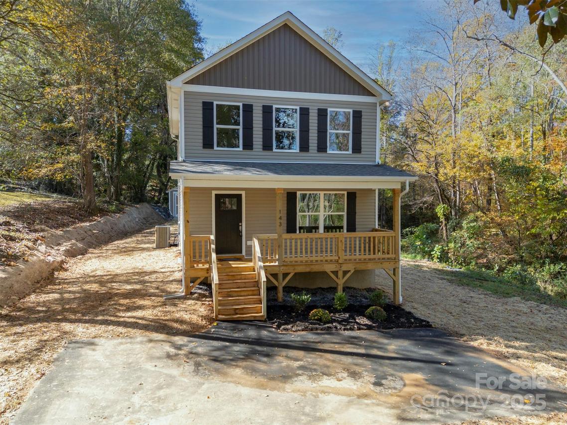 143 Luckadoo St., Forest City, NC 28043