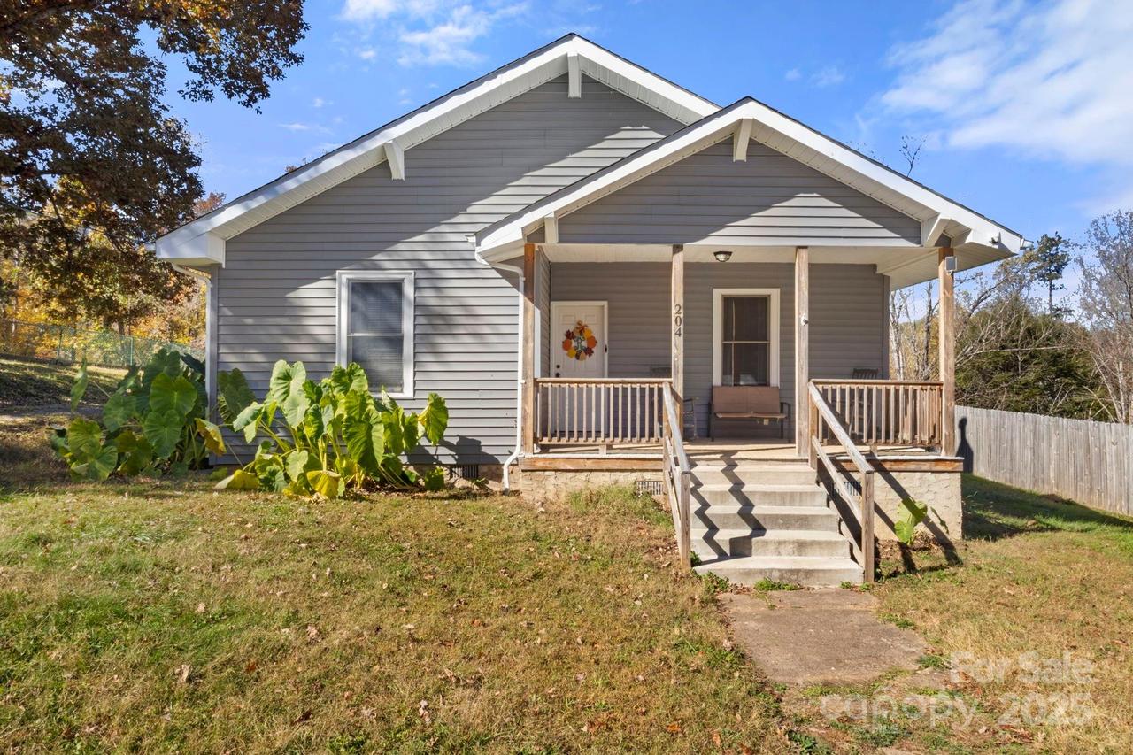 204 Shelby St., Hickory, NC 28601