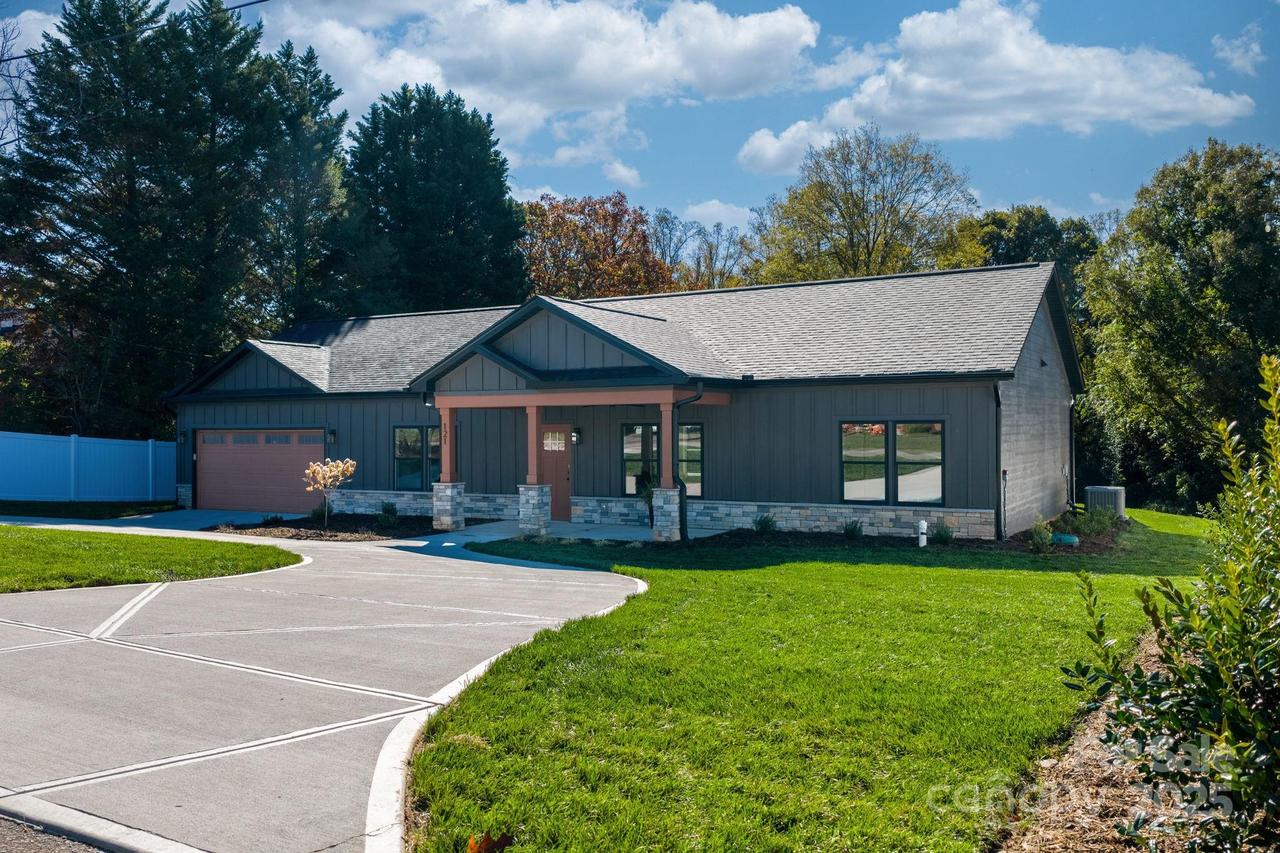 121 31st Ave., Hickory, NC 28601