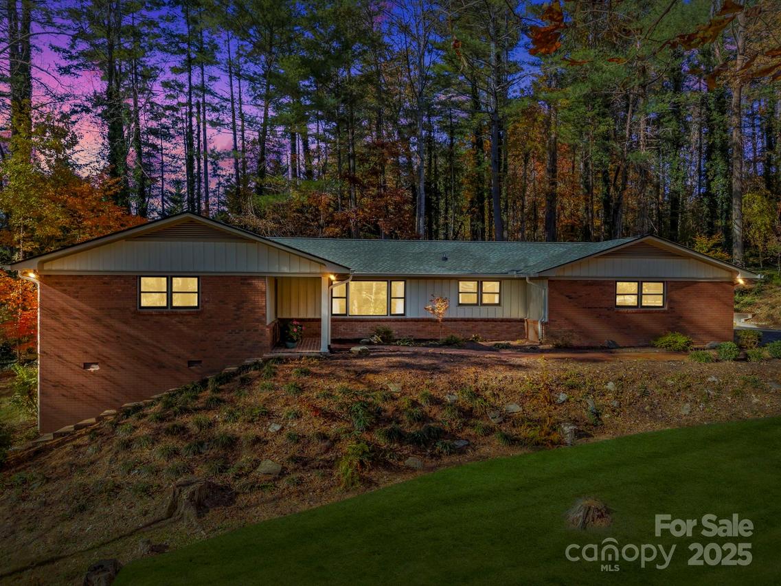 228 Raintree Dr., Hendersonville, NC 28791