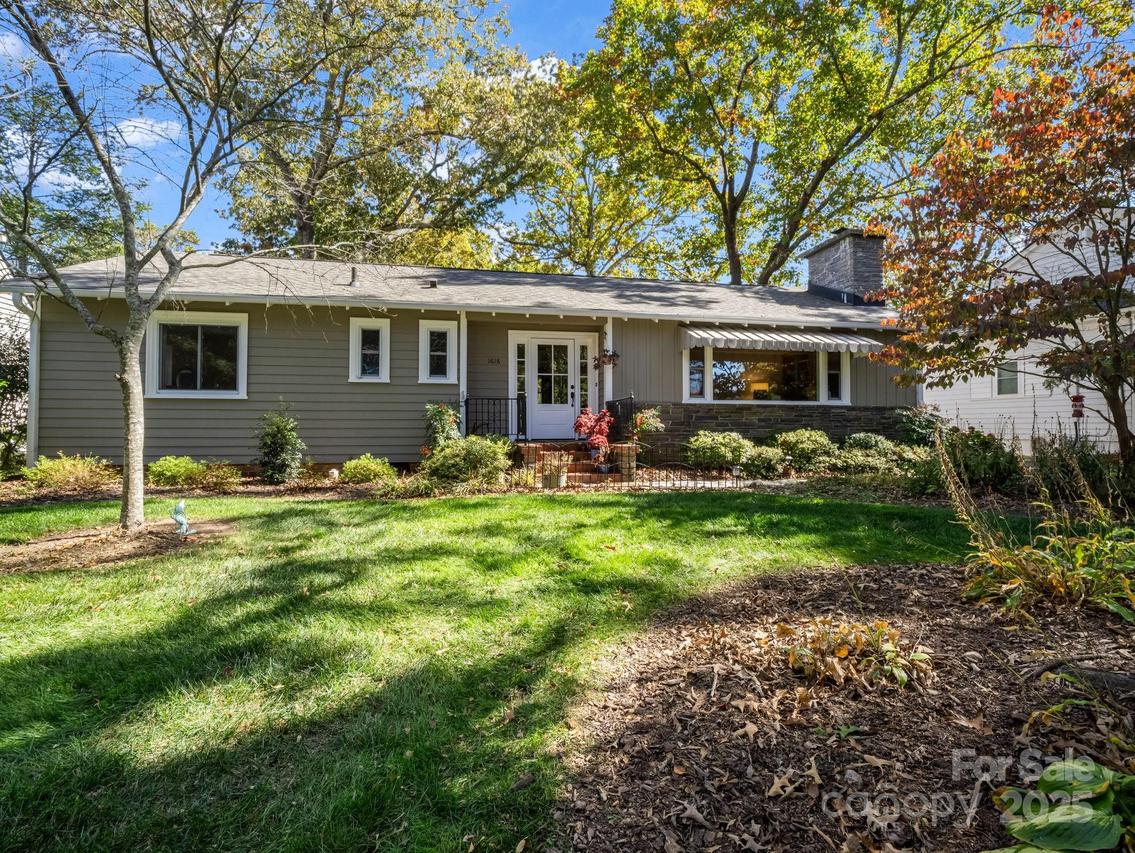 1618 Kensington Rd., Hendersonville, NC 28791