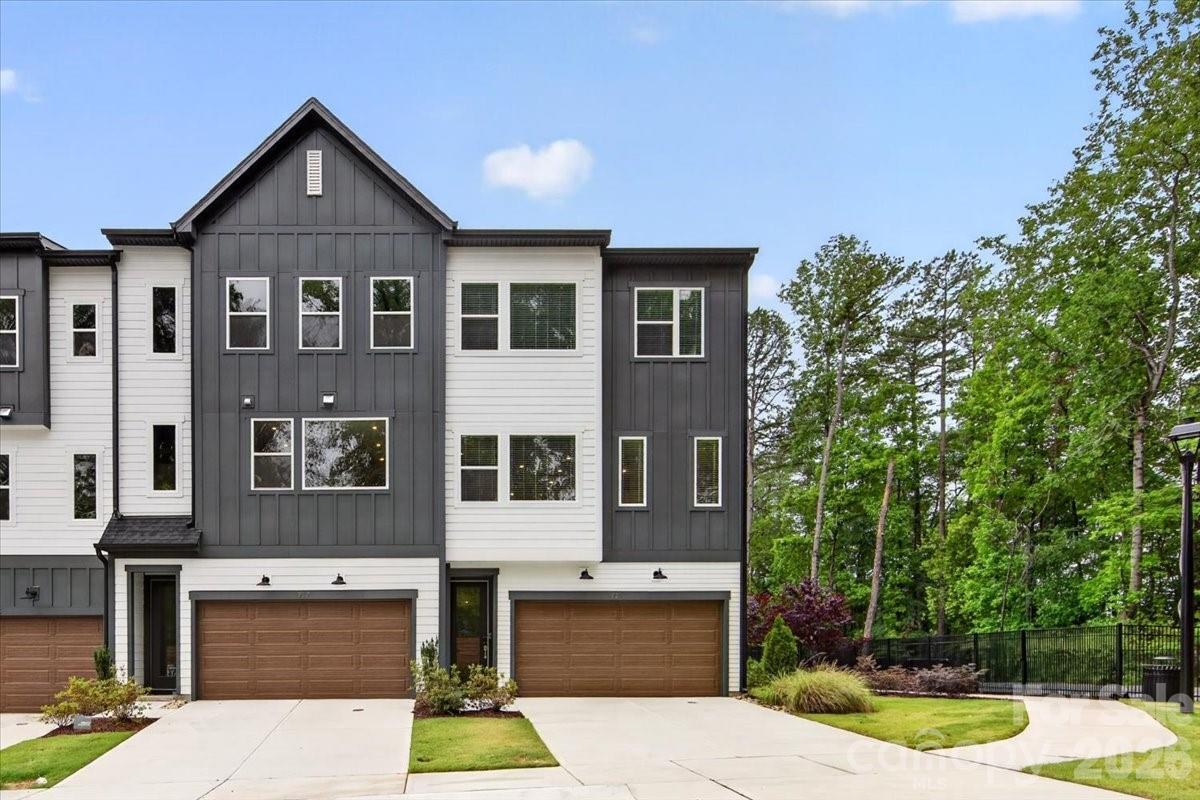 921 Archway Ln., Charlotte, NC 28217