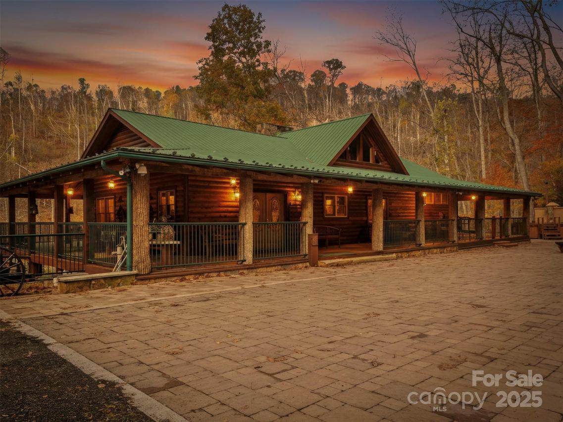 90 Rogers Creek Dr., Bakersville, NC 28705