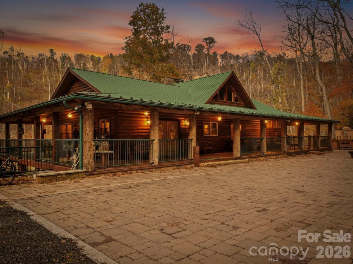 90 Rogers Creek Dr., Bakersville, NC 28705