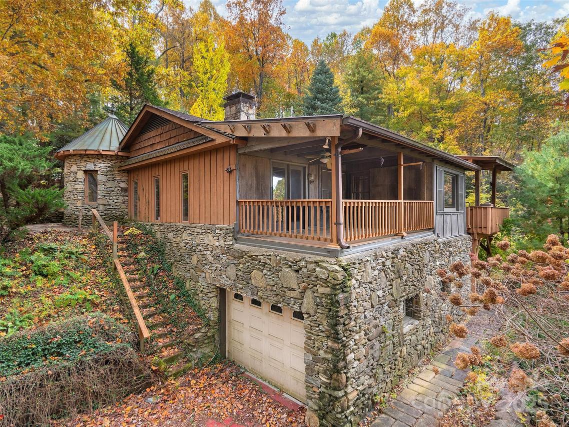284 Indian Cave Park Rd., Hendersonville, NC 28739