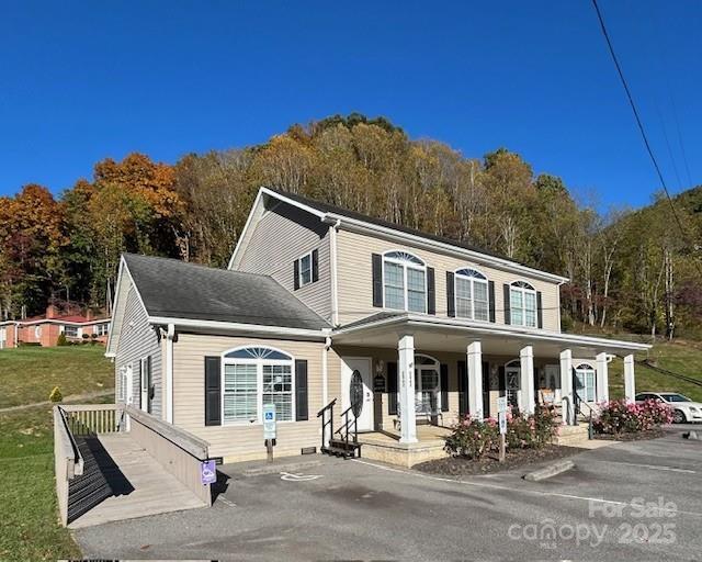 2562 Dellwood Rd., Waynesville, NC 28785