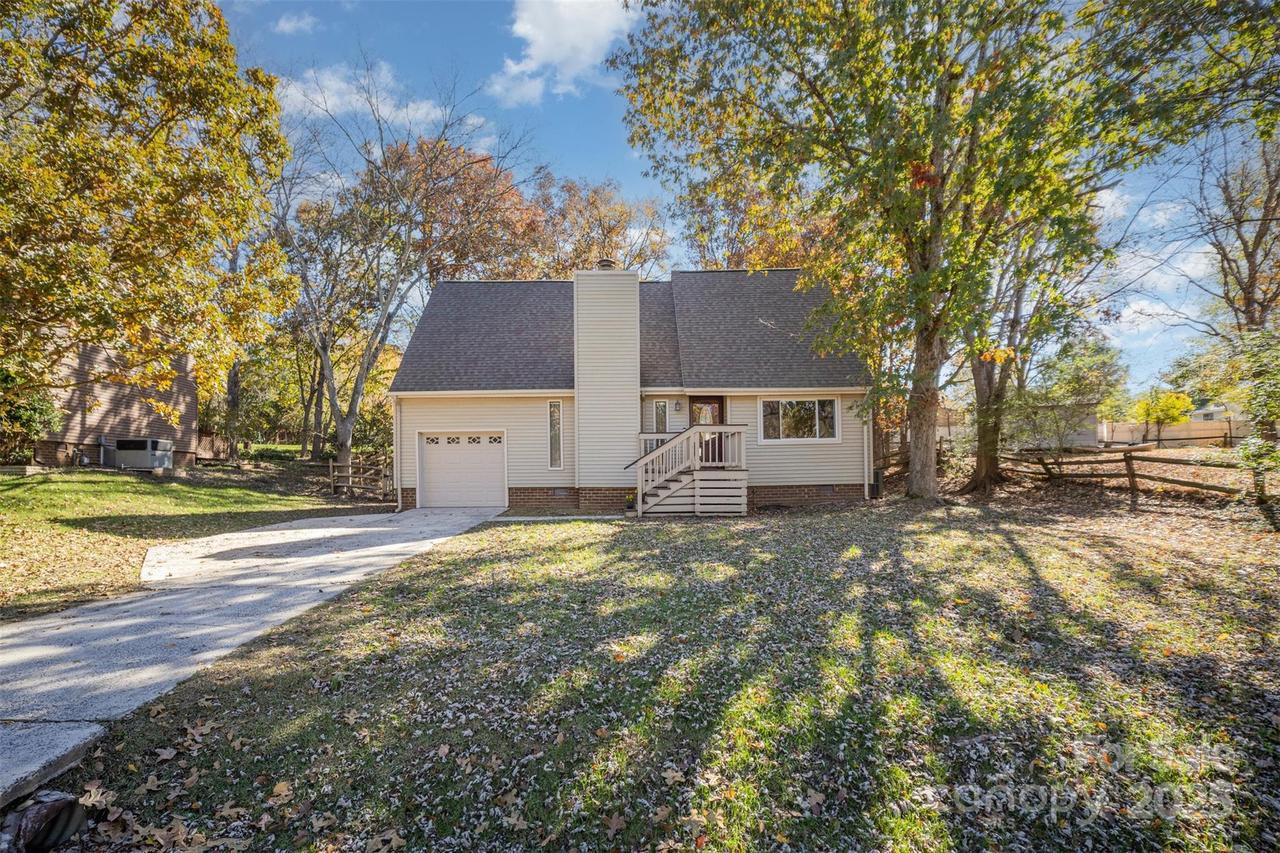 7921 Carmel Oaks Ct., Charlotte, NC 28226