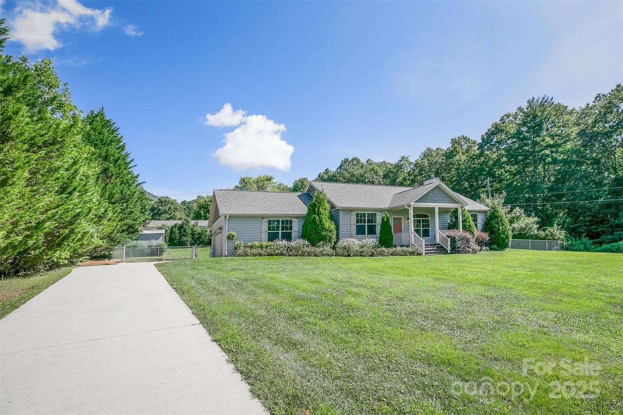 22 Forge Shadow Dr., Mills River, NC 28759