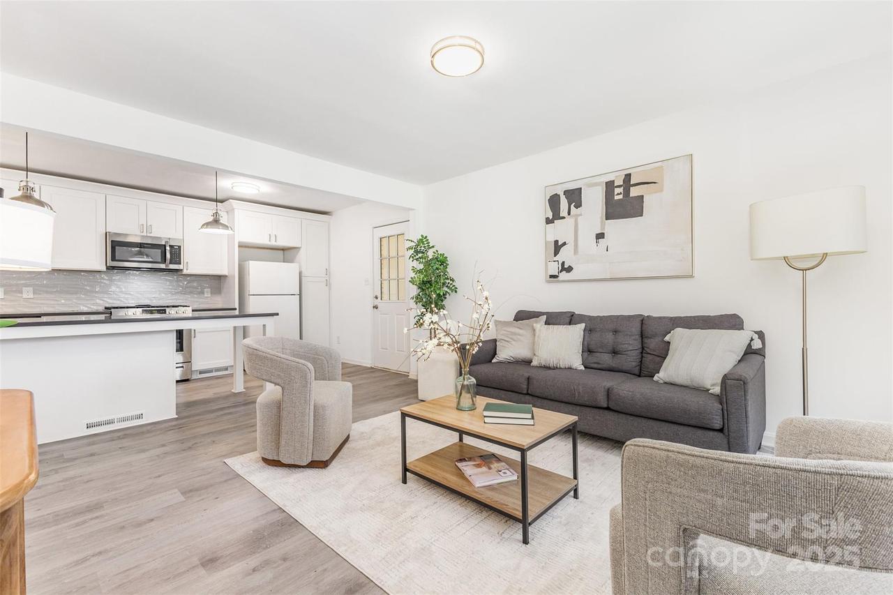 2334 Woodleaf Dr., Gastonia, NC 28052