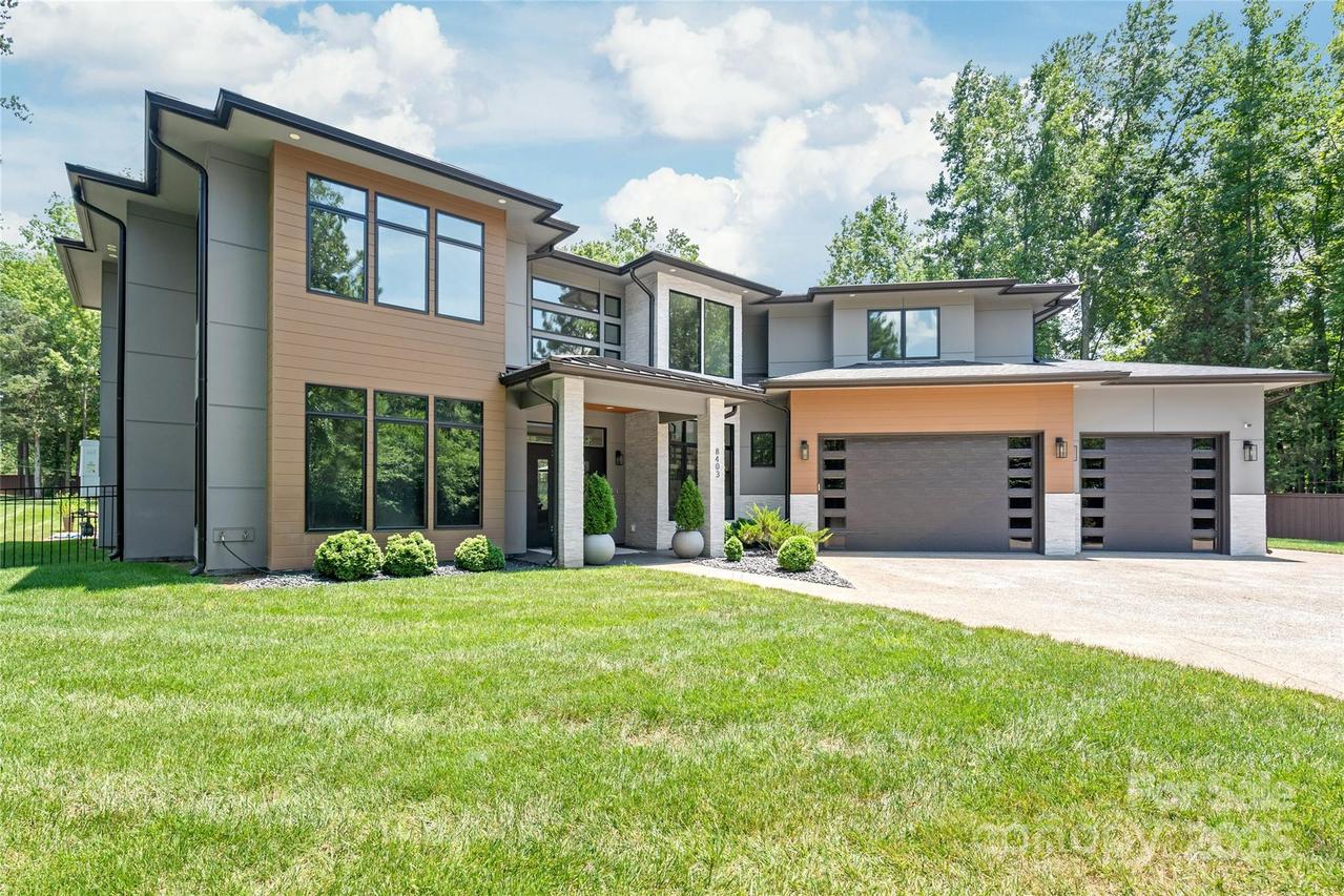 8403 Sarsfield Ct., Waxhaw, NC 28173