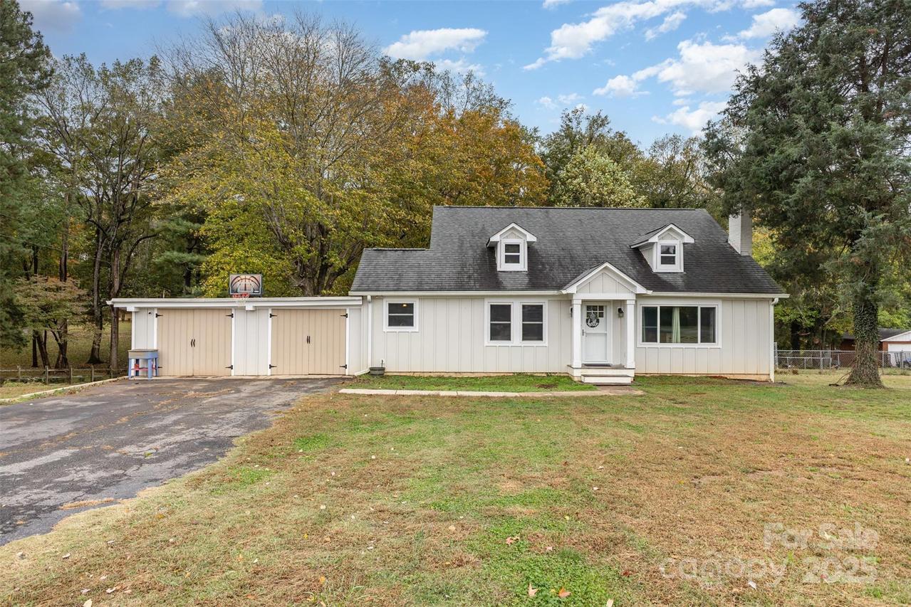 2752 Peachtree Rd., Statesville, NC 28625