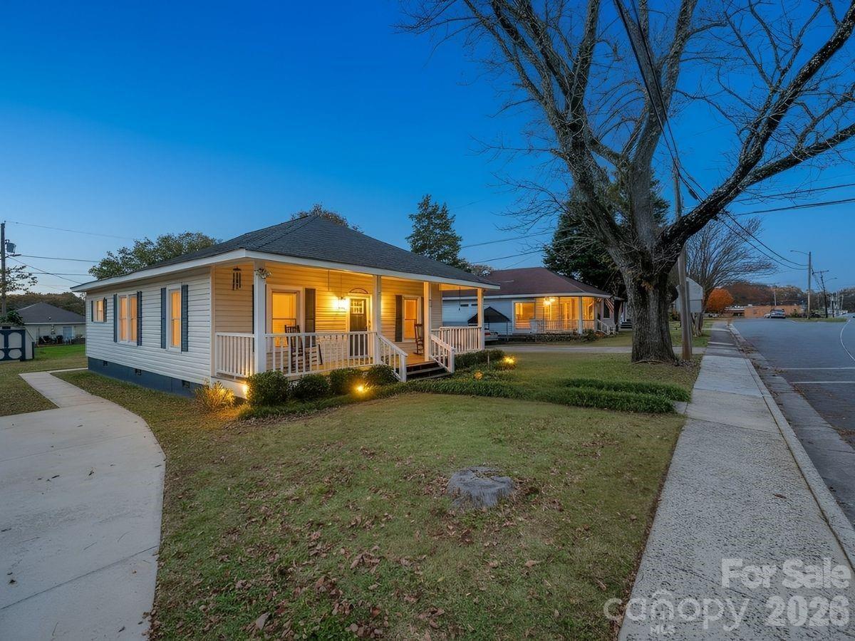 399 Woodlawn St., Belmont, NC 28012