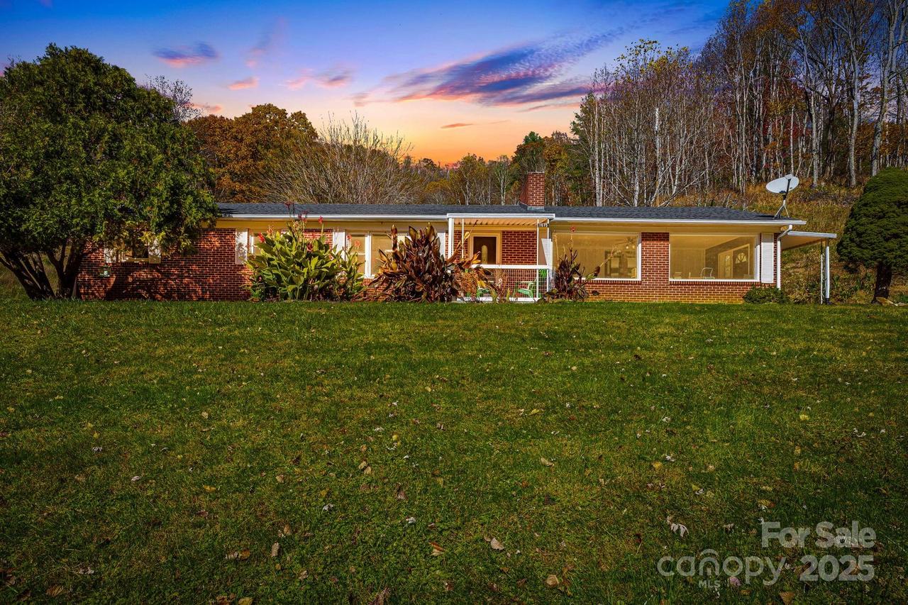 1675 Ponder Creek Rd., Mars Hill, NC 28754
