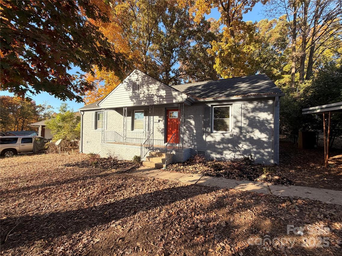 2854 Burbank Dr., Charlotte, NC 28216