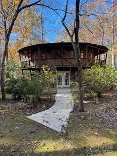 667 Pinewood Knoll Dr., Hendersonville, NC 28739