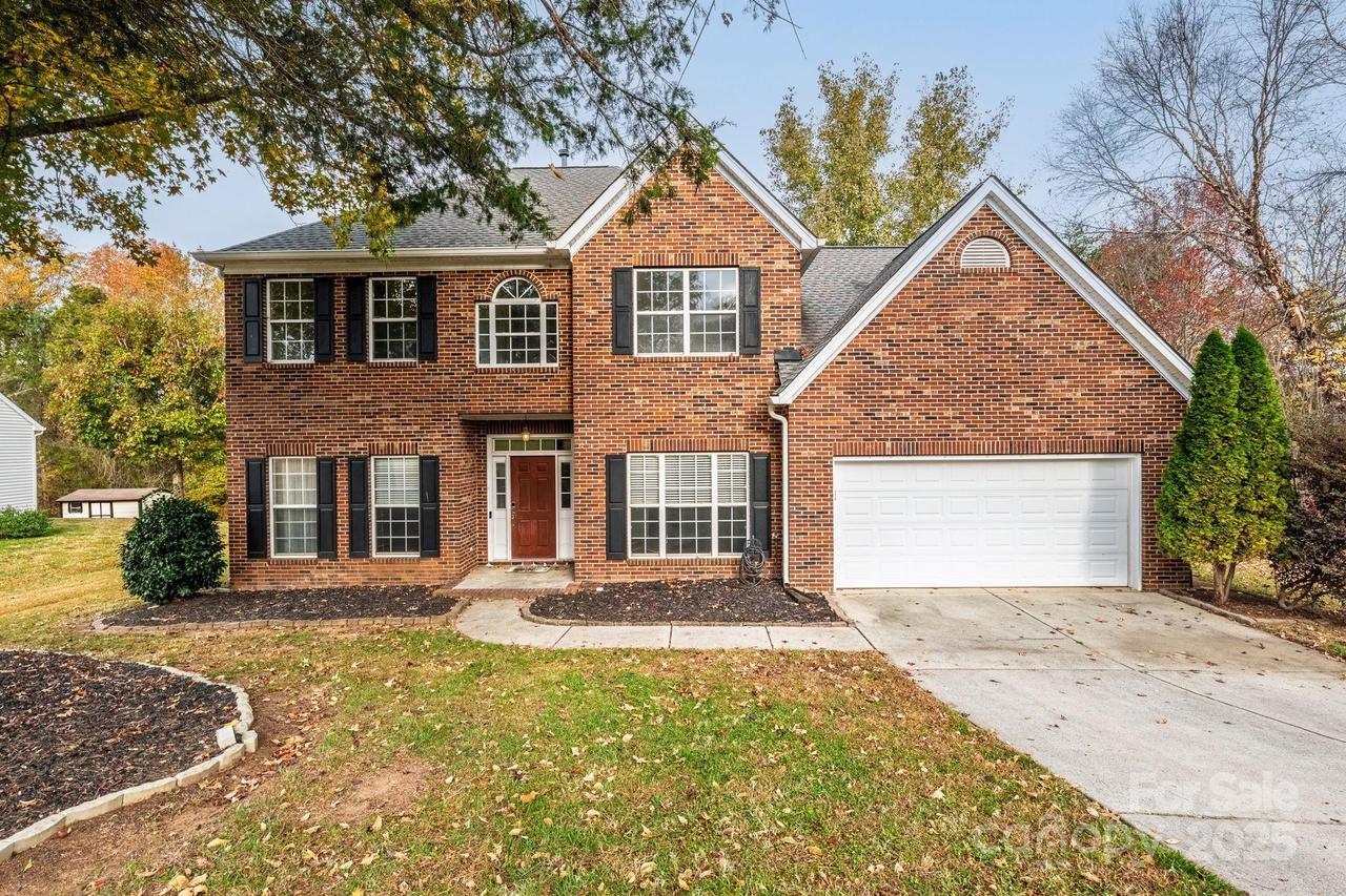 5677 Berry Ridge Dr., Harrisburg, NC 28075