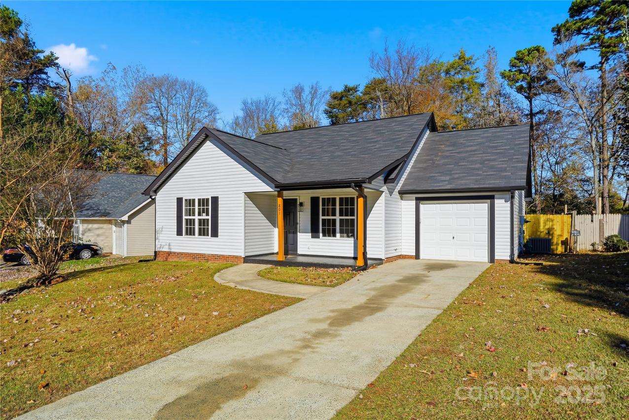 801 Jordans Pond Ln., Charlotte, NC 28214