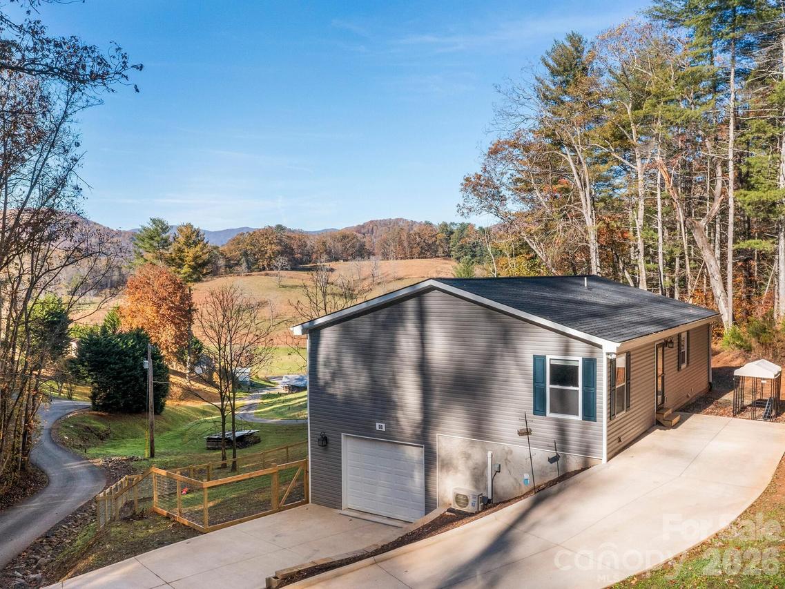 30 Shire Way Ln., Leicester, NC 28748