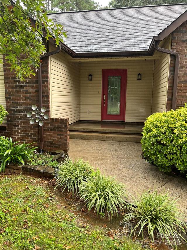 1704 Knightbridge Dr., Newton, NC 28658