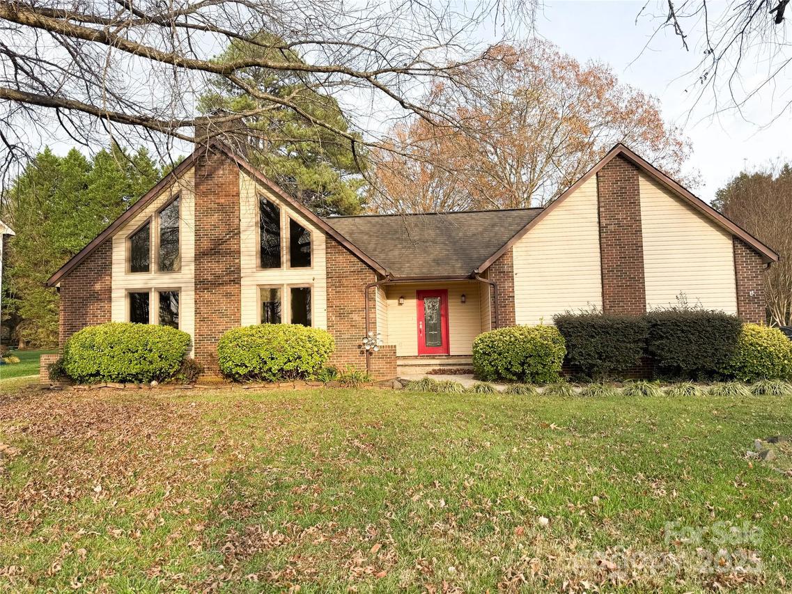 1704 Knightbridge Dr., Newton, NC 28658