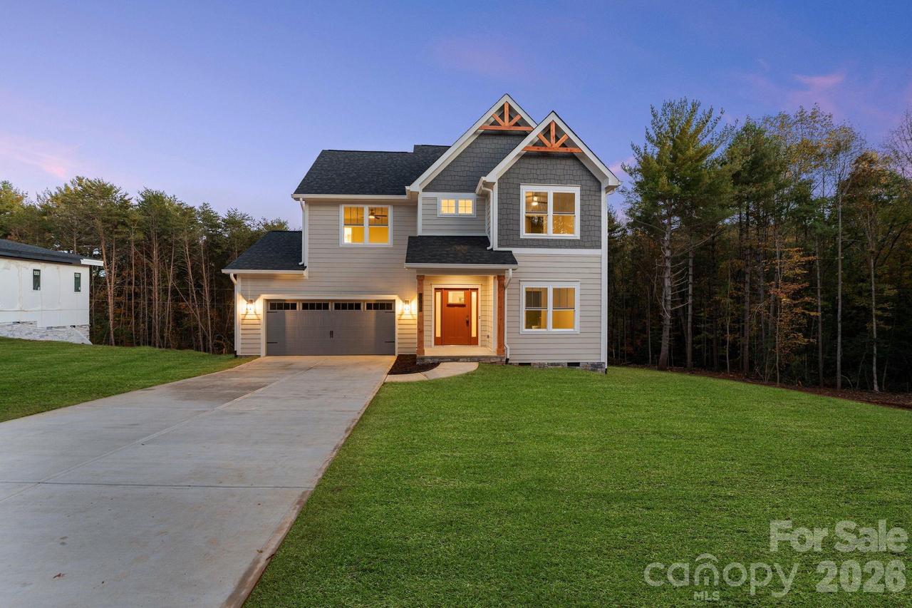 5729 Selkirk Dr., Hickory, NC 28601