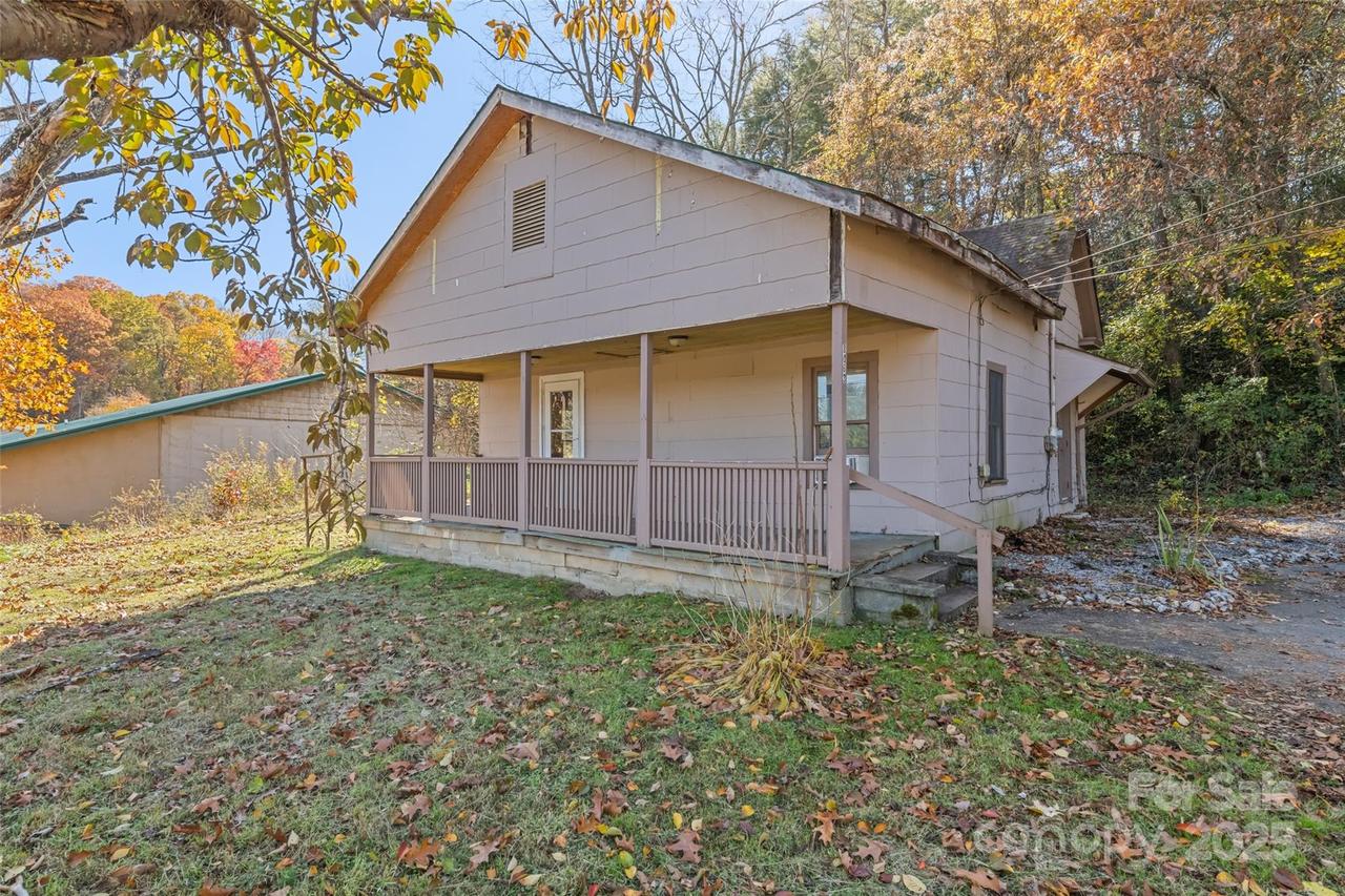 8063 Carolina Blvd., Clyde, NC 28721